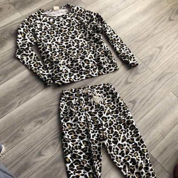 🐆 Emi & Kay Leopard Jogger Set - Picture 2 of 10
